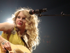 fryzura w stylu Taylor Swift