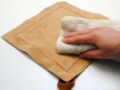 Jak czyścić zamsz?