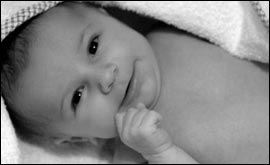 Jak myć głowę niemowlakowi