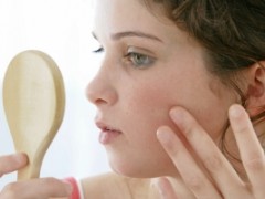 Jak tuszować niedoskonałości cery?