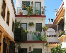 Jak zaaranżować zacieniony balkon?